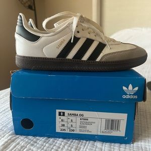 Women’s Adidas Sambas